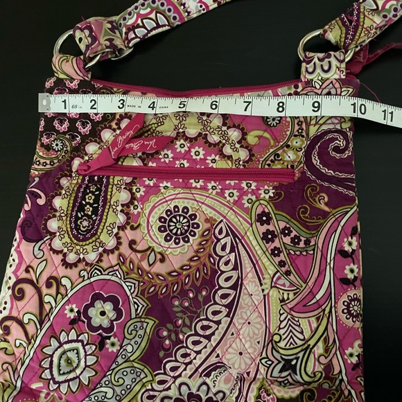 Vera Bradley hipster crossbody in very berry paisley. Adjustable strap - Picture 12 of 13